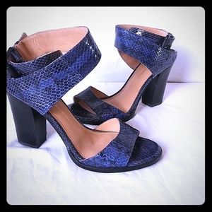 Vince Camuto Blue snake print heels